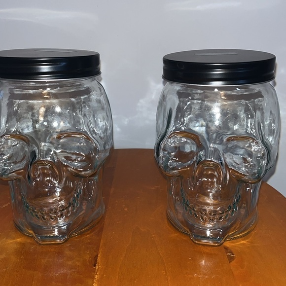 AMICI HOME CLEAR SPOOKY 7" SKULL HALLOWEEN DECOR CANDY CANISTER JAR W/LID - Picture 2 of 4